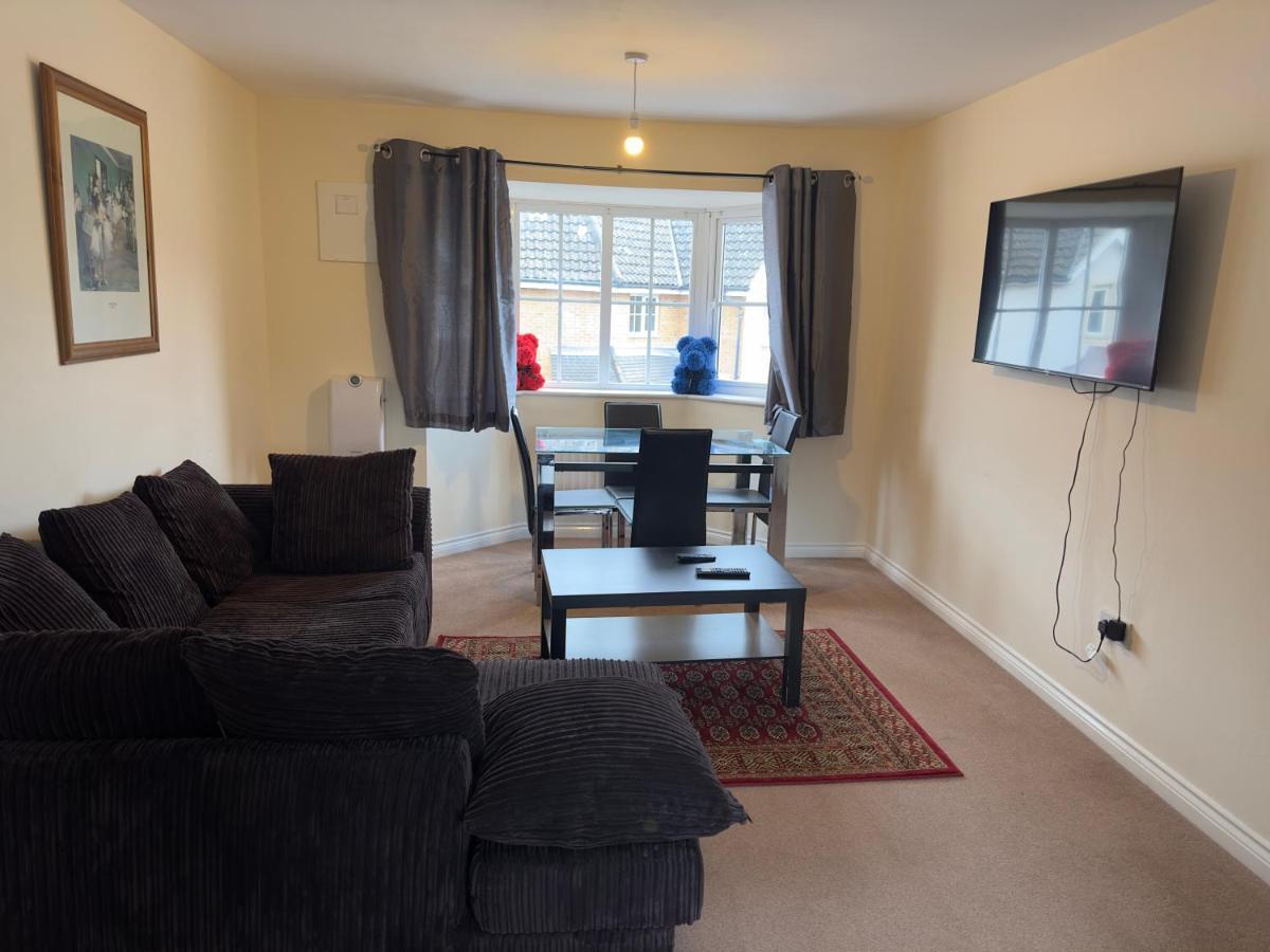 Lovely 2 Bedroom Family Holiday Home Thamesmead  Buitenkant foto