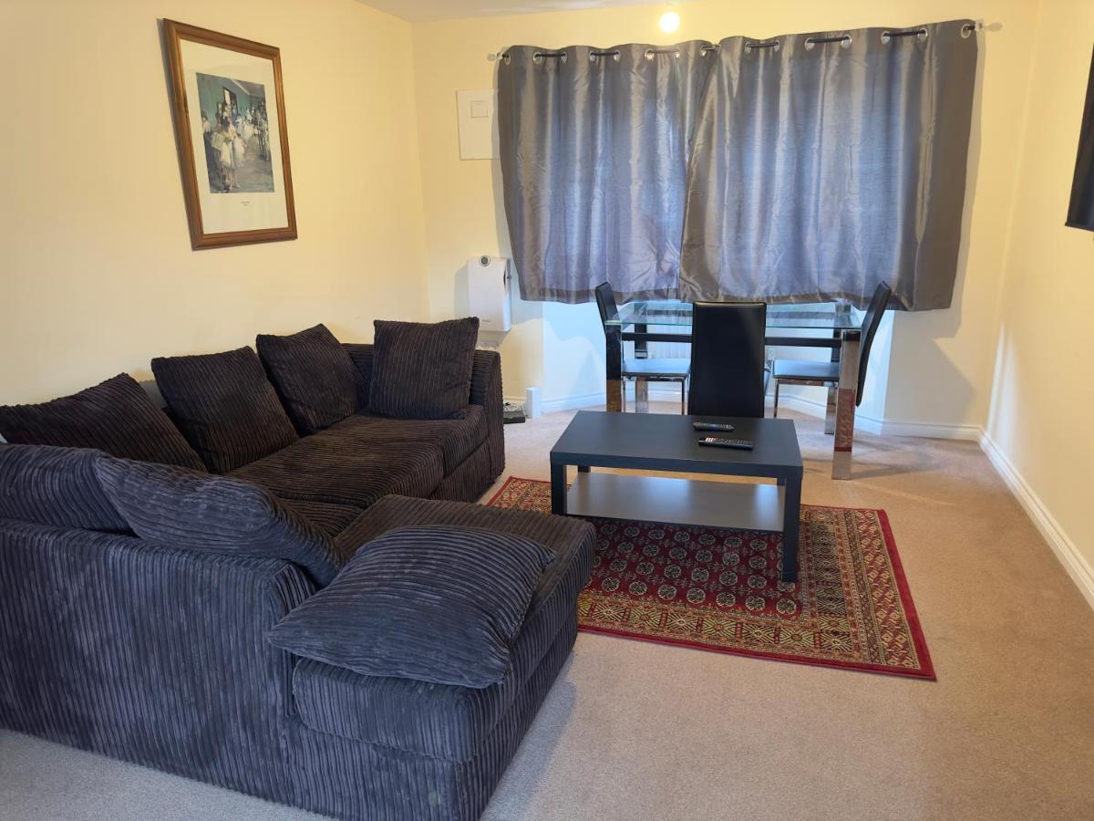 Lovely 2 Bedroom Family Holiday Home Thamesmead  Buitenkant foto